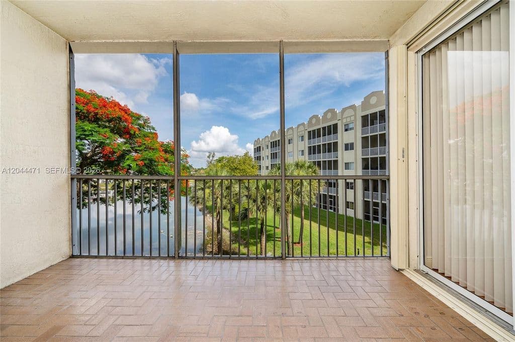 3-bedroom Condo — 10750 NW 66th St APT 312