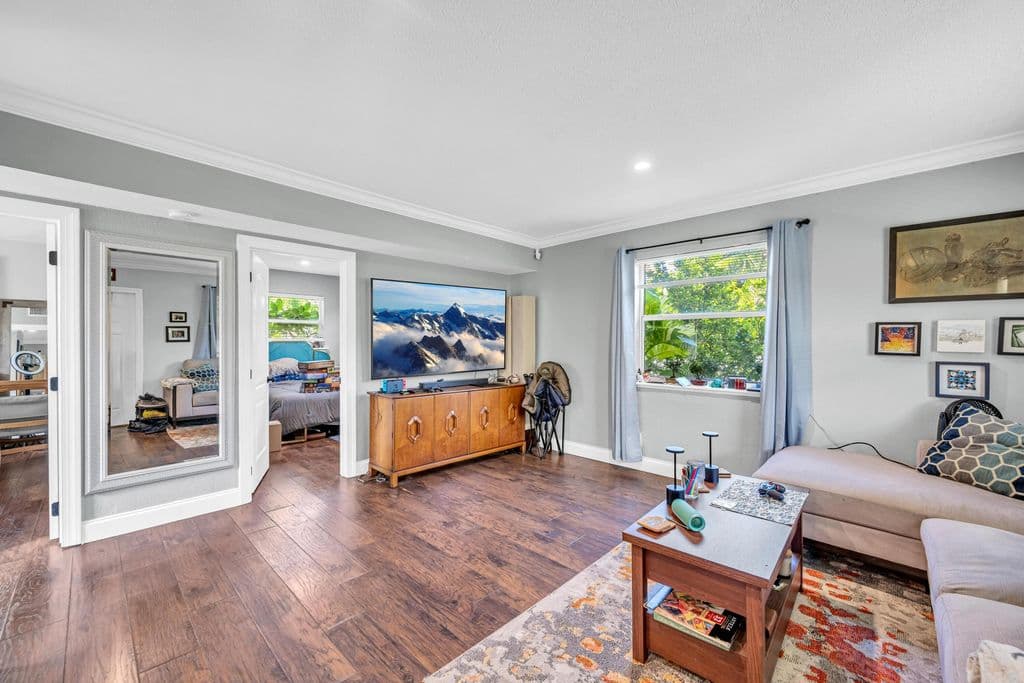 2+1 Condo — 811 NE 14th Place