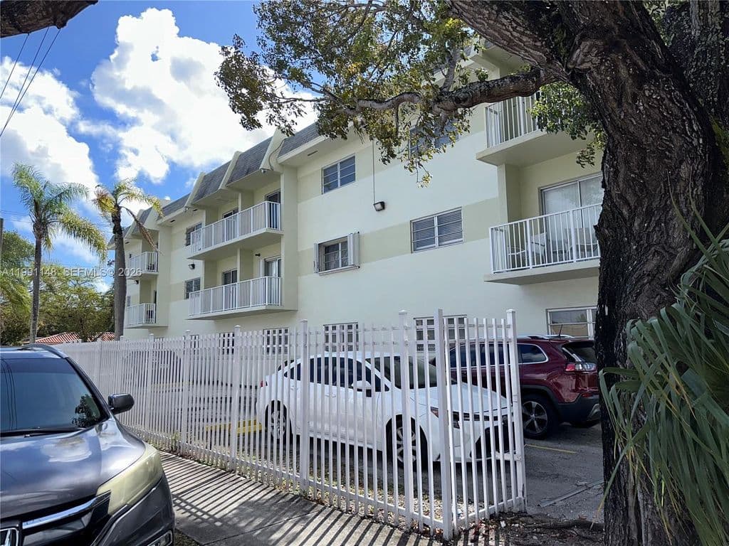 1-bedroom Condo — 12890 NE 8th Ave APT 107