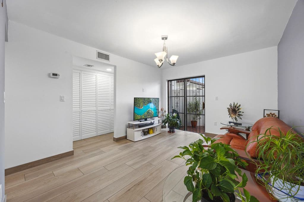 2+1 Mülk — 1461 SW 124th Court #13-c