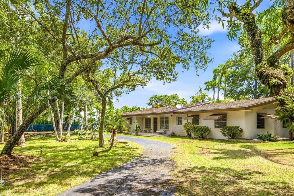 4-bedroom Single-Family Home — 6801 SW 82nd Ave