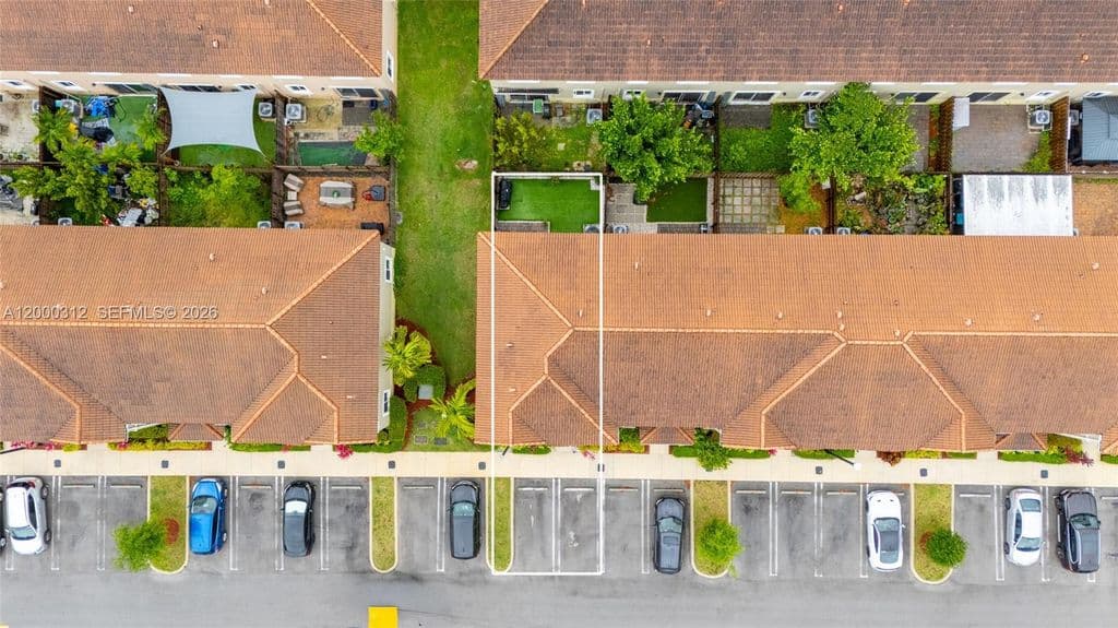 4+1 Mülk — 2440 SE 10th Ct