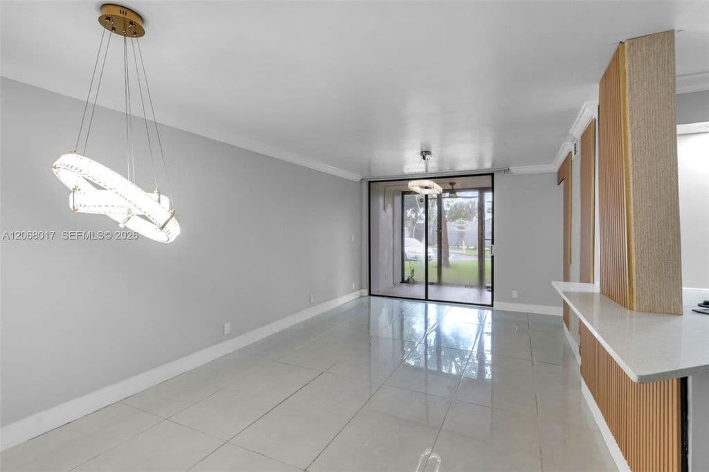 2-bedroom Condo — 213 Lake Pointe Dr APT 106