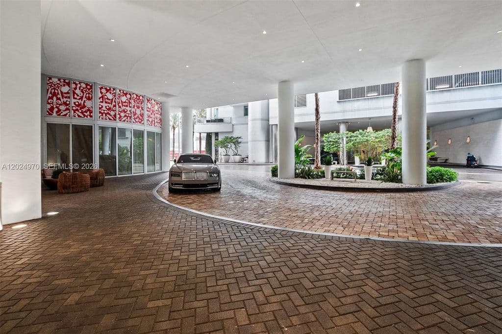 2-bedroom Condo — 90 SW 3rd St APT 3810
