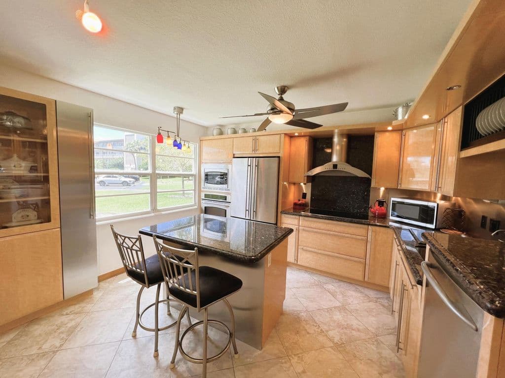 2-bedroom Condo — 2902 Victoria Circle #A1