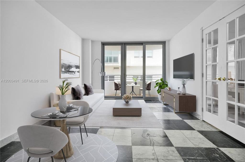 1+1 Condo — 5555 Collins Ave APT 3C