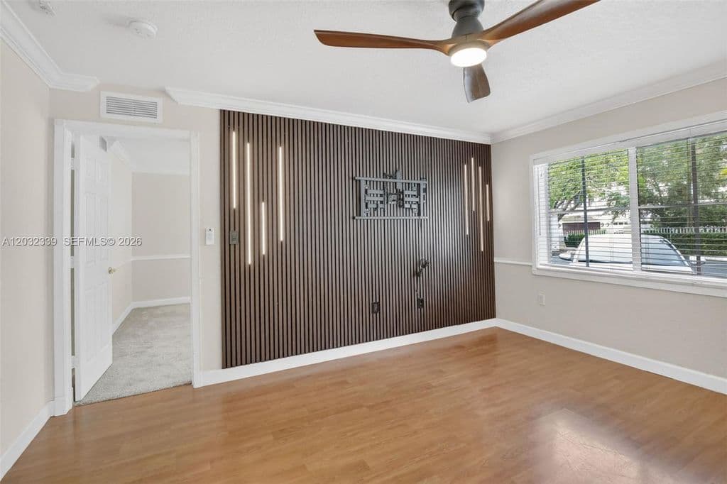 2-bedroom Condo — 150 NE 15th Ave APT 140