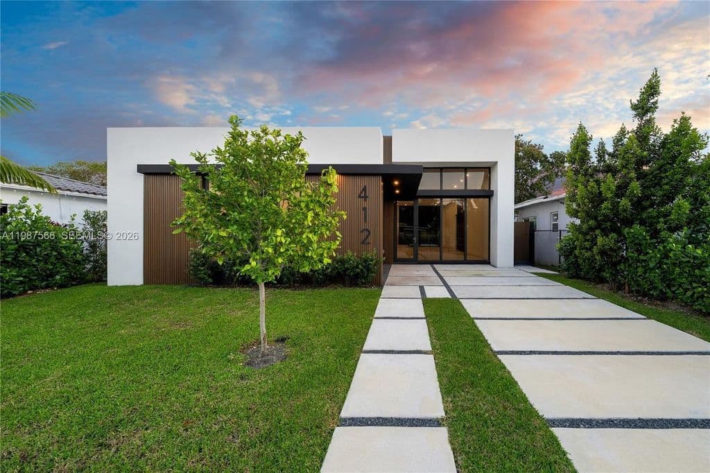 5+1 Müstakil ev — 412 NW 47th St