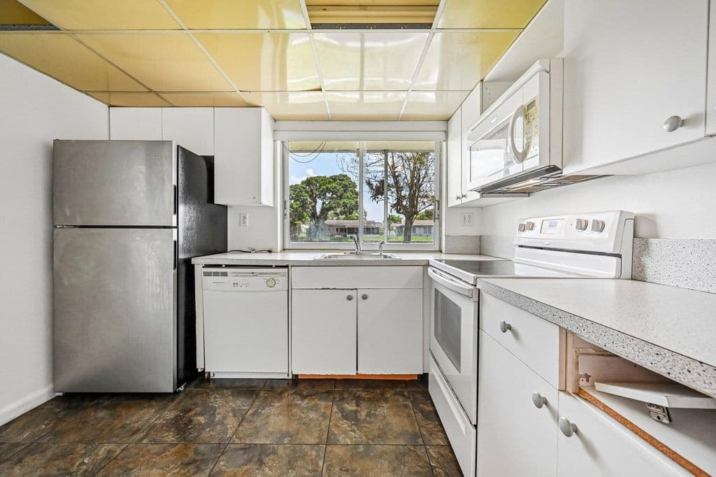 2+1 Condo — 9150 LIME BAY Boulevard #103