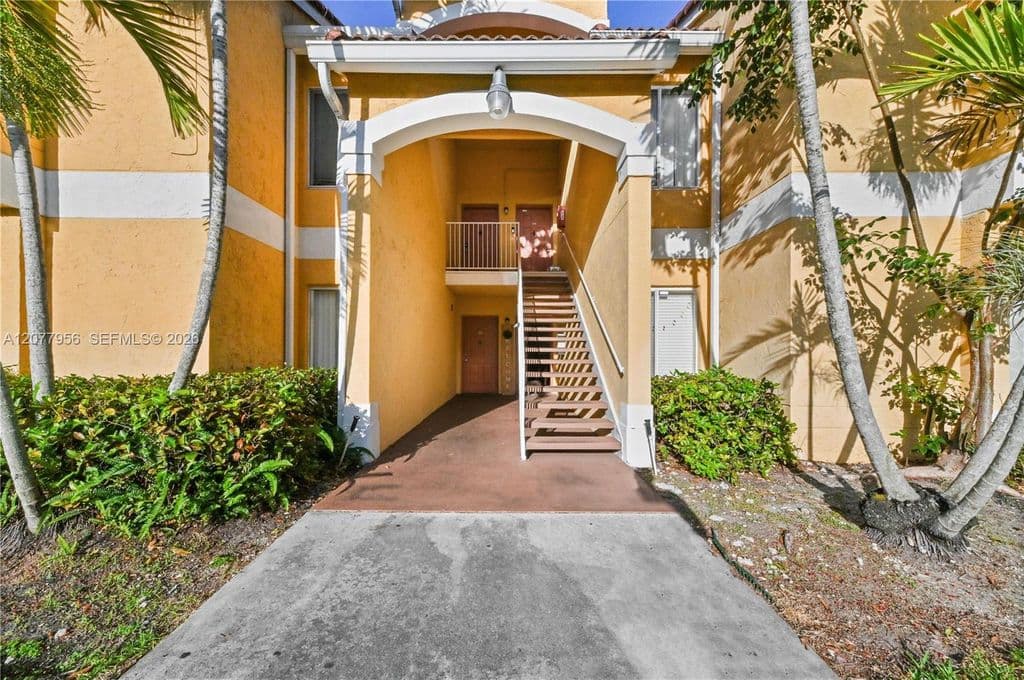 2-bedroom Condo — 2662 NW 33rd St APT 2508