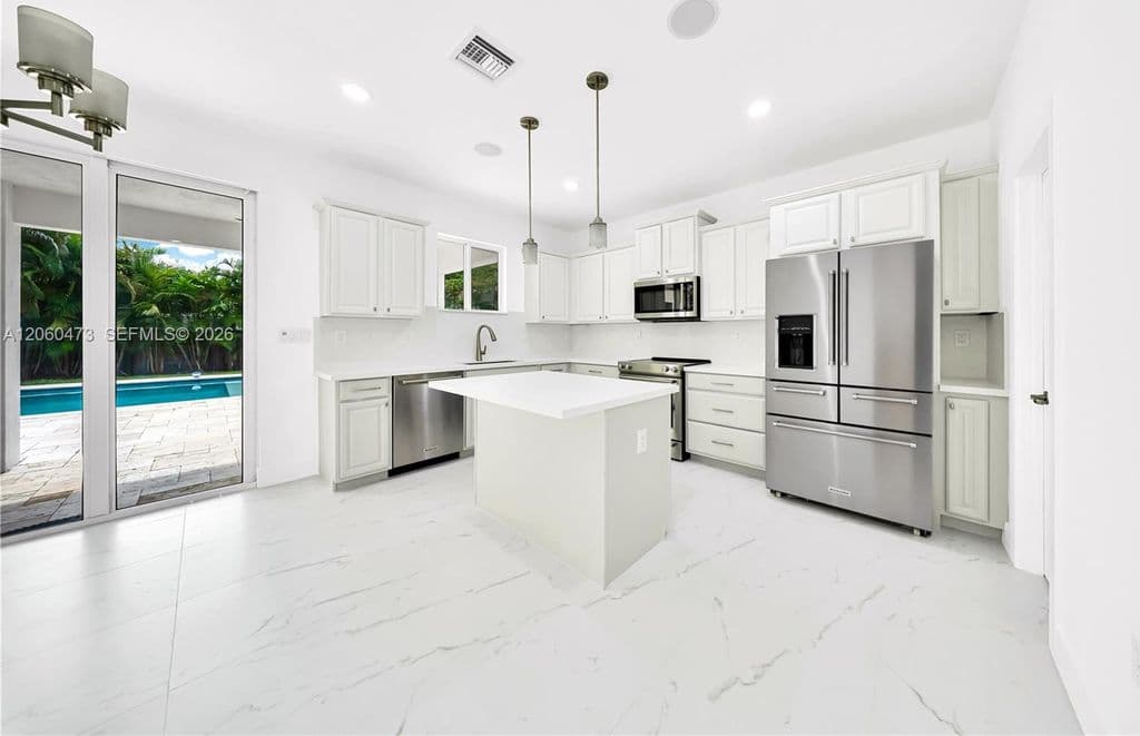 5-bedroom Single-Family Home — 21101 SW 132nd Ct