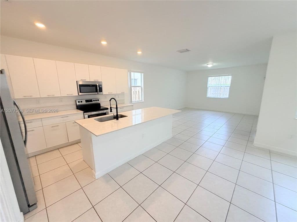 3-bedroom Single-Family Home — 2405 NW 131st Cir