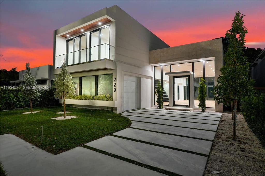 5-bedroom Single-Family Home — 229 NW 42nd St