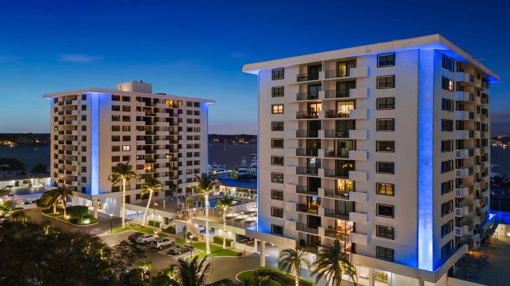 2+1 Condo — 1200 Marine Way Apt 607