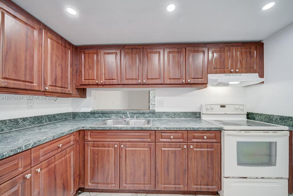 2+1 Condo — 8420 SW 133rd Avenue Rd APT 224