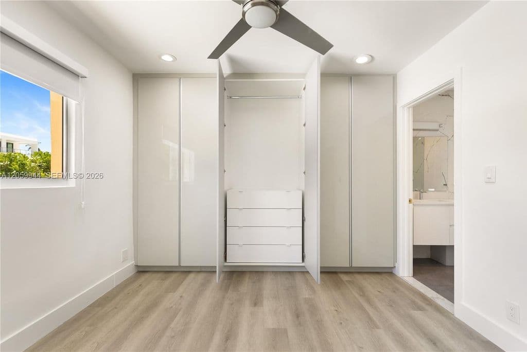 3+1 Müstakil ev — 330 Coconut Isle Dr