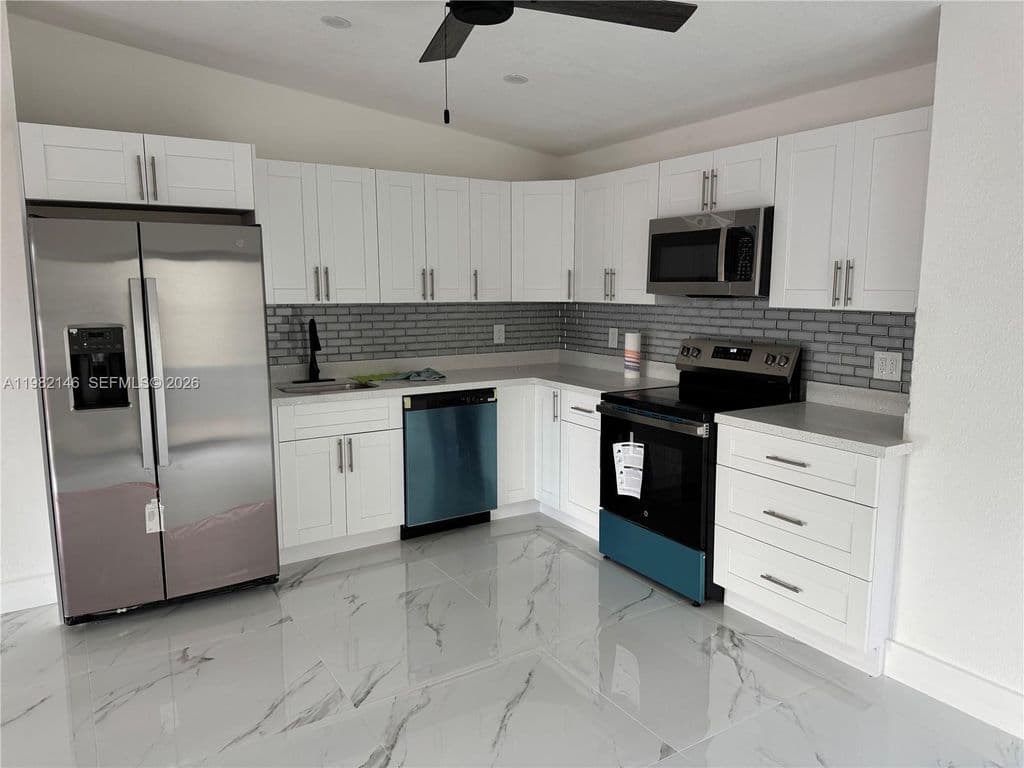 4+1 Müstakil ev — 20819 NW 41st Ave