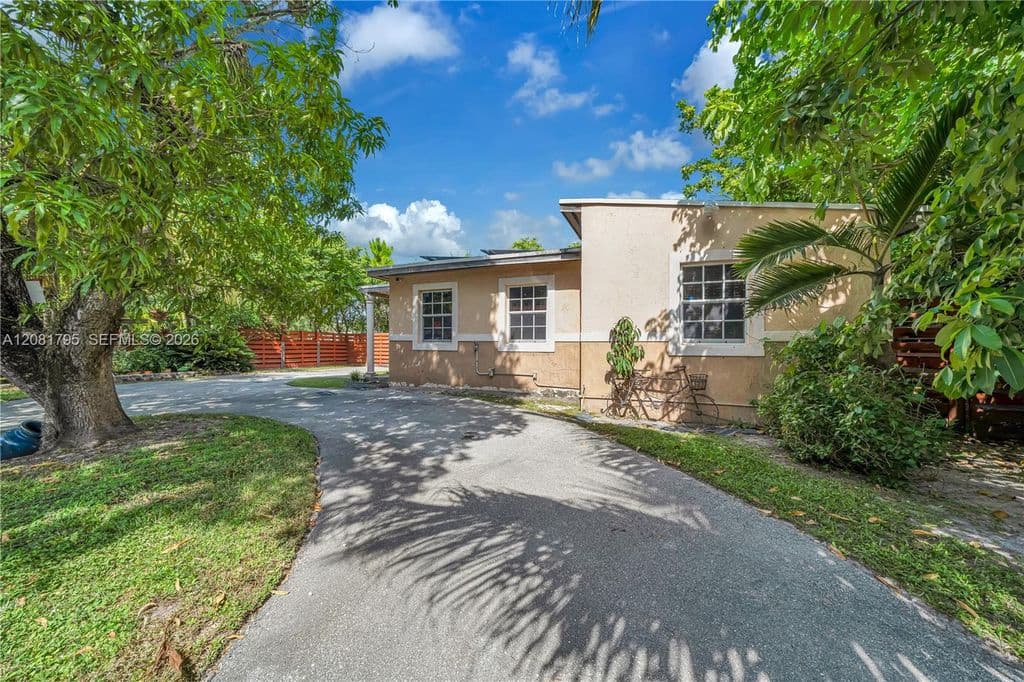 3+1 Müstakil ev — 6401 SW 63rd Ct