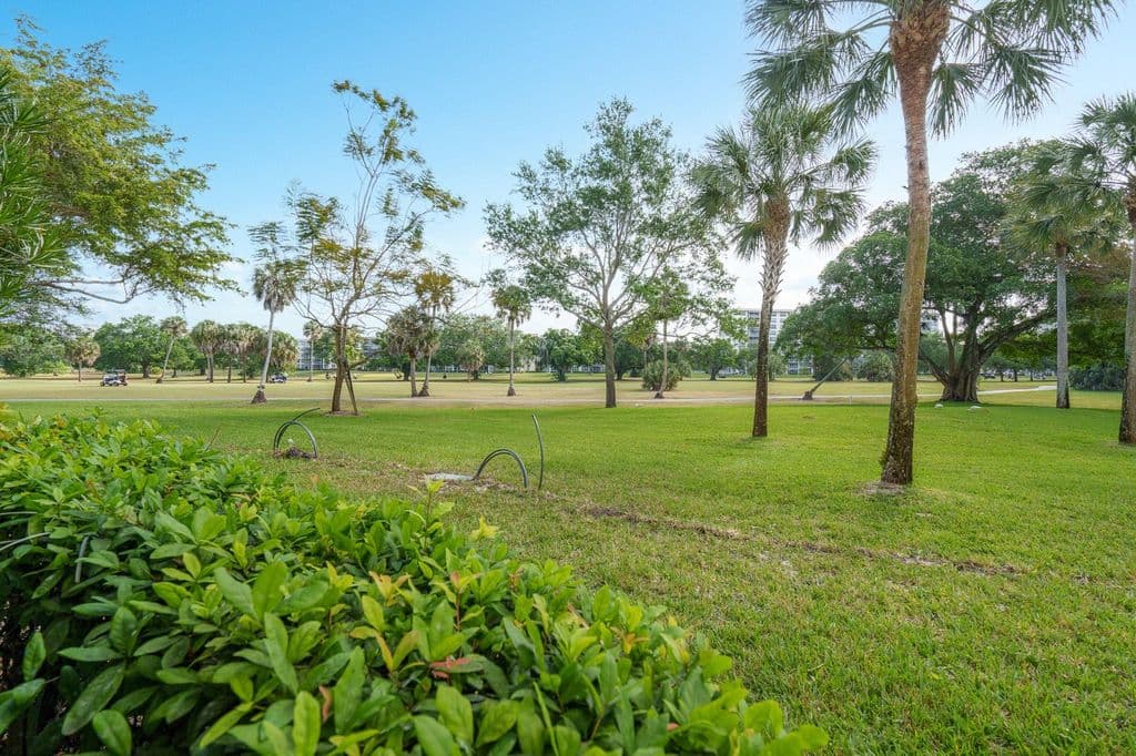 3+1 Condo — 3800 Oaks Clubhouse Drive #110