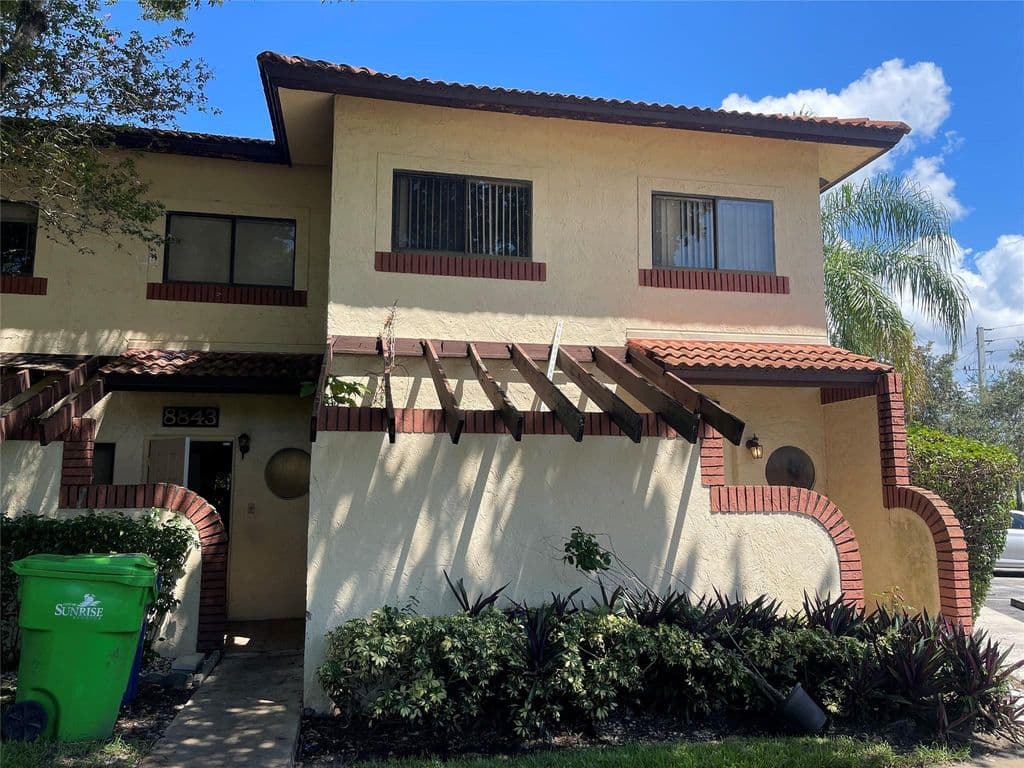 3-bedroom Property — 8843 SPRINGTREE LAKES Drive