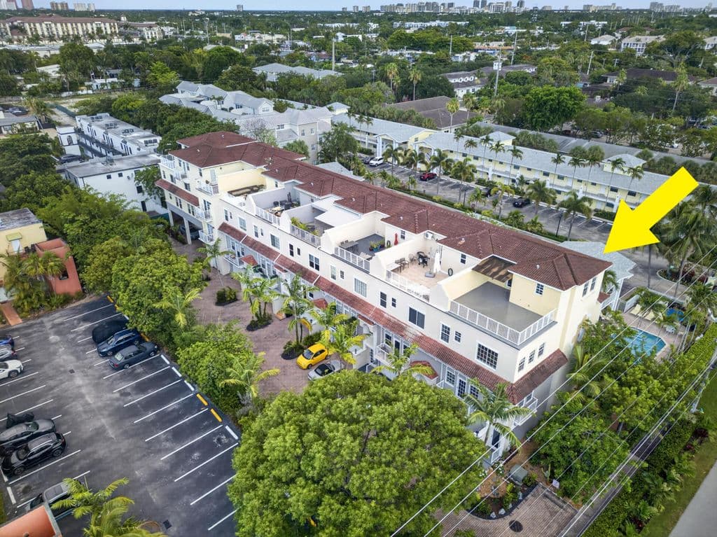 4-bedroom Property — 2700 NE 8th Avenue