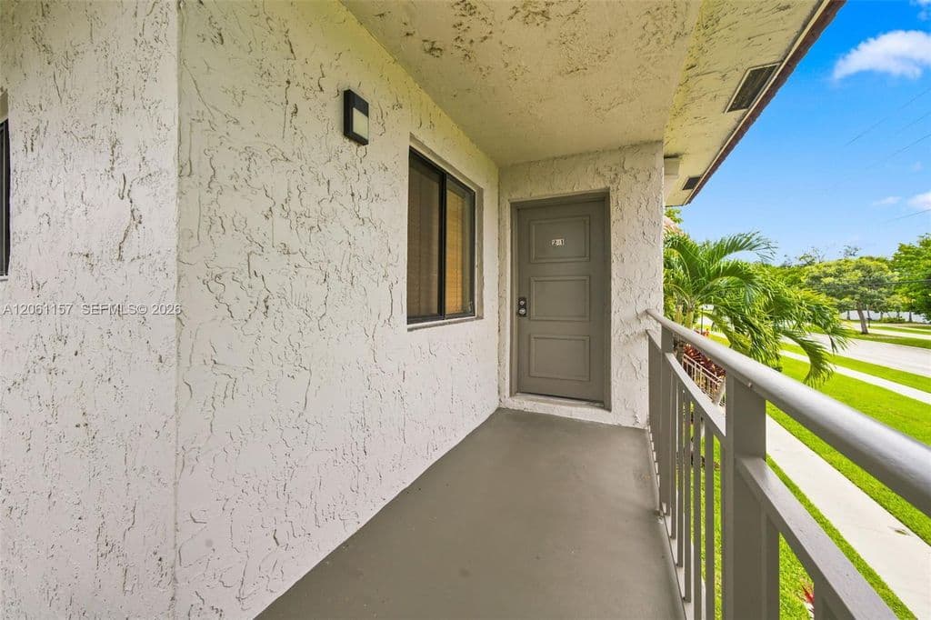 2+1 Condo — 16257 Saddle Club Rd #201
