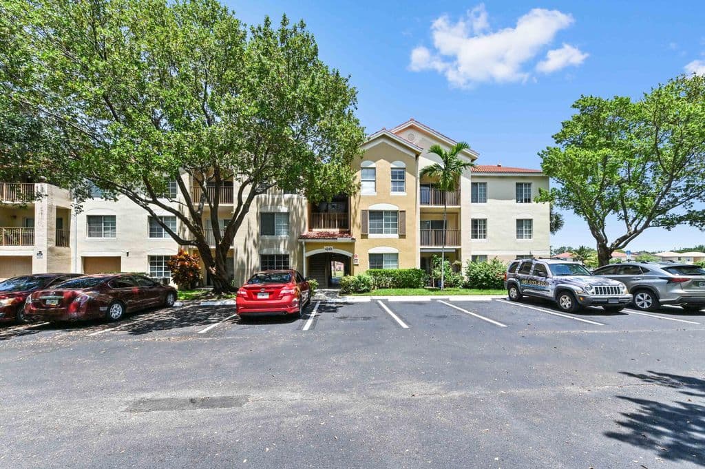 3+1 Condo — 4240 San Marino Boulevard #108