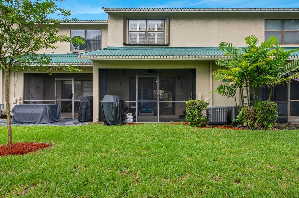 2-bedroom Property — 530 WESTREE Lane #530