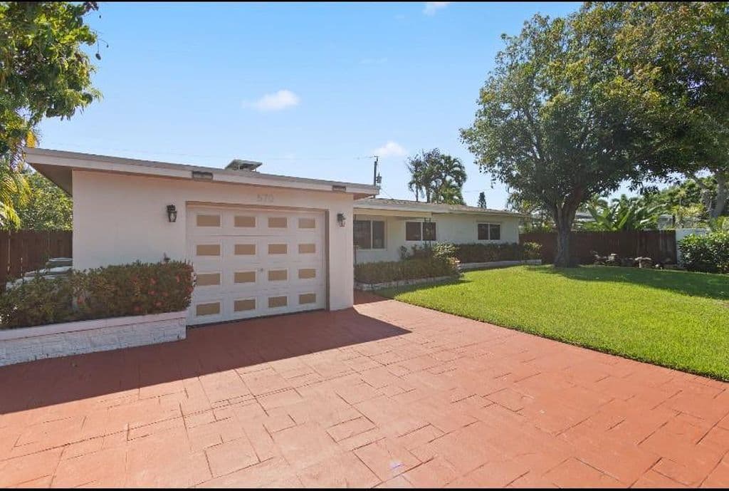 3-bedroom Single-Family Home — 570 SE 2ND Avenue