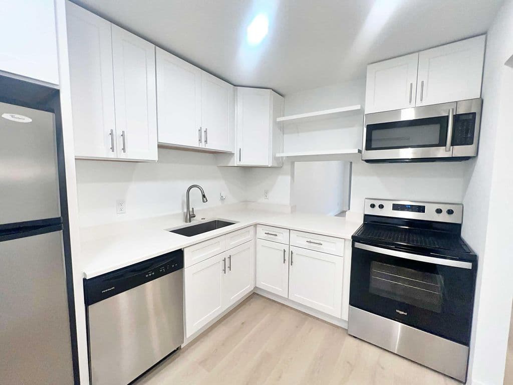 2-bedroom Condo — 6000 NW 64TH Avenue #303