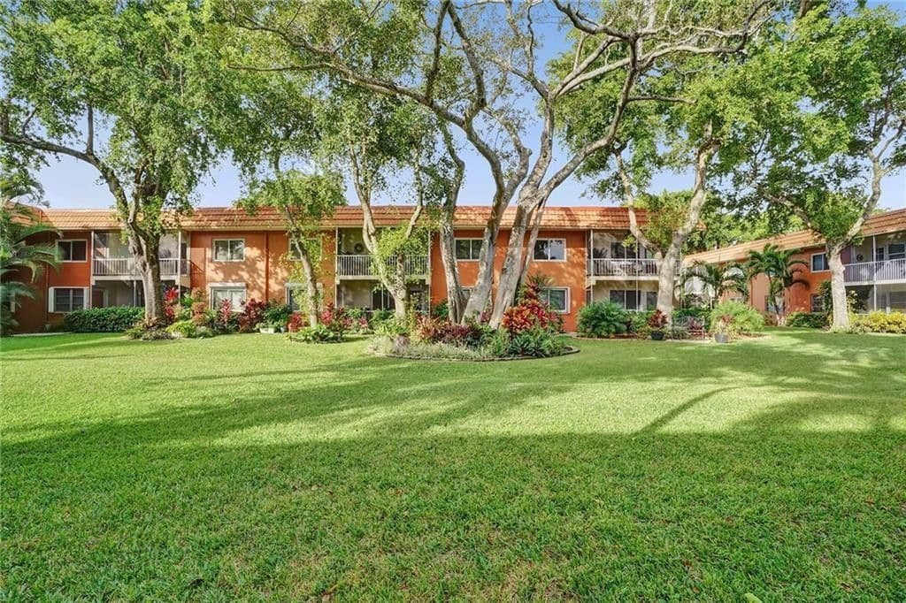 1+1 Condo — 119 NE 19th Court #215 G