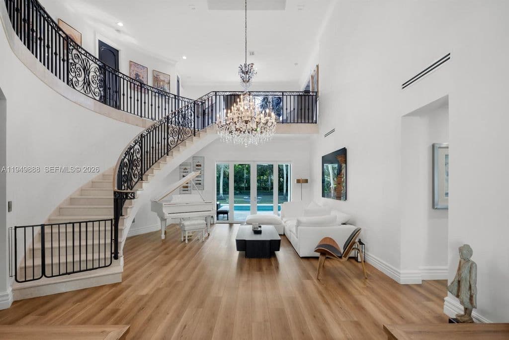 6-bedroom Single-Family Home — 5002 SW 86th St