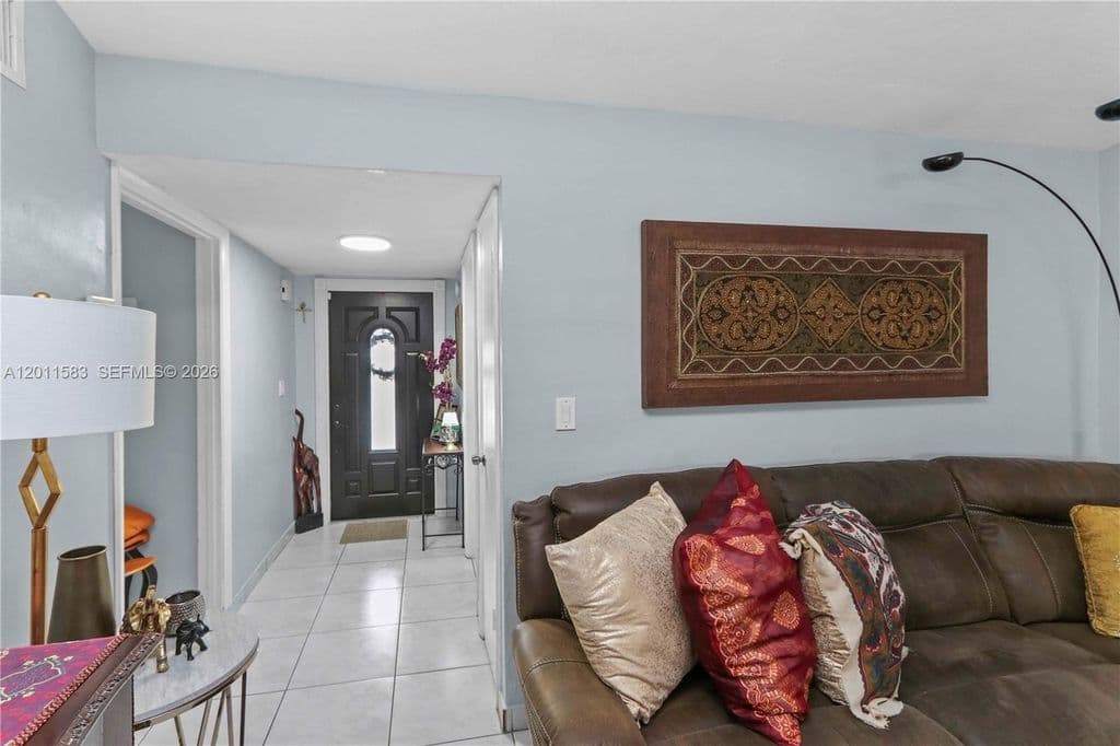 3+1 Mülk — 12316 SW 119th Ln