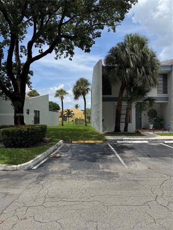 3+1 Mülk — 9251 NW 14th Ct #257