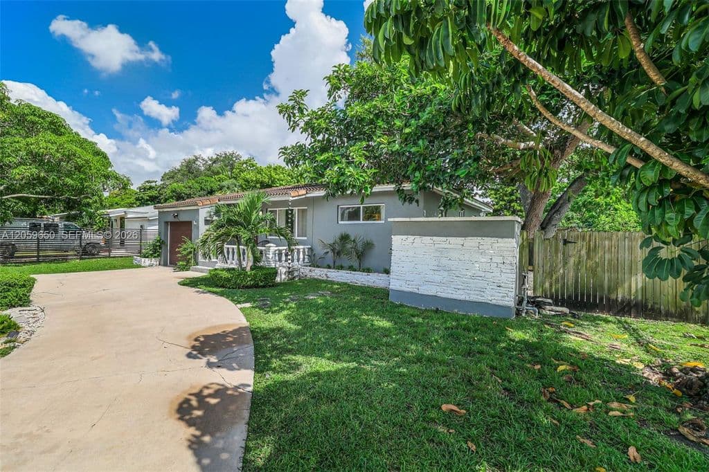4+1 Müstakil ev — 65 NW 116th St