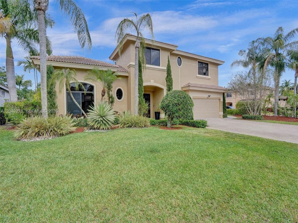 6-bedroom Single-Family Home — 303 NW 119th Dr