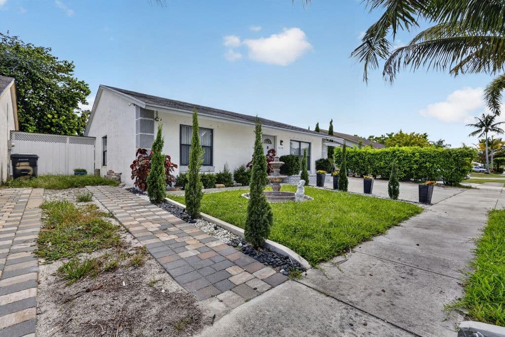 4+1 Müstakil ev — 5639 Ithaca Circle E