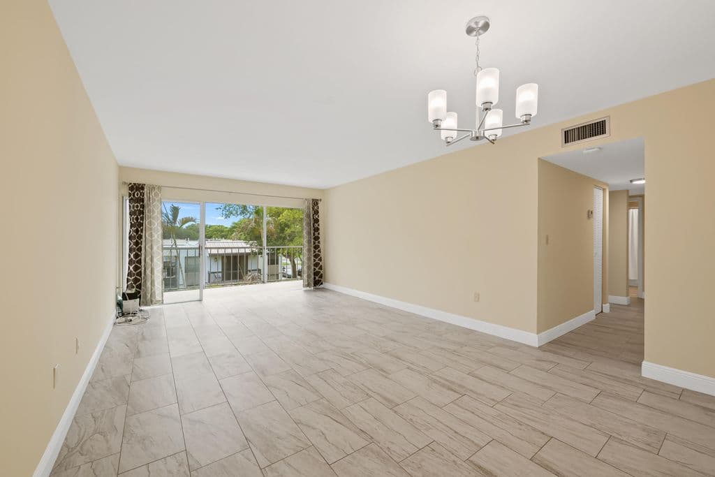 3+1 Condo — 483 N Pine Island Road #C304