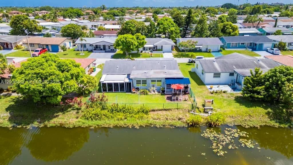 3+1 Müstakil ev — 4923 NW 55th Ct