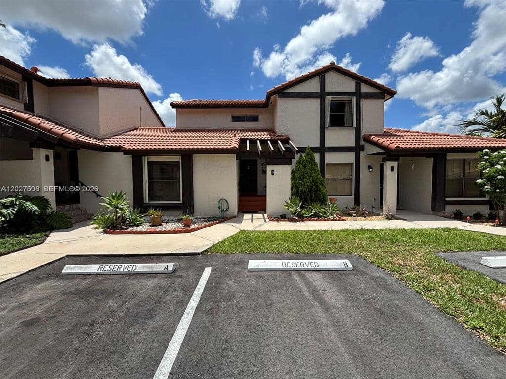 3-bedroom Condo — 14950 SW 49th Ln #7C