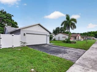 4-bedroom Single-Family Home — 4950 SW 11th Circle, Margate, 33068