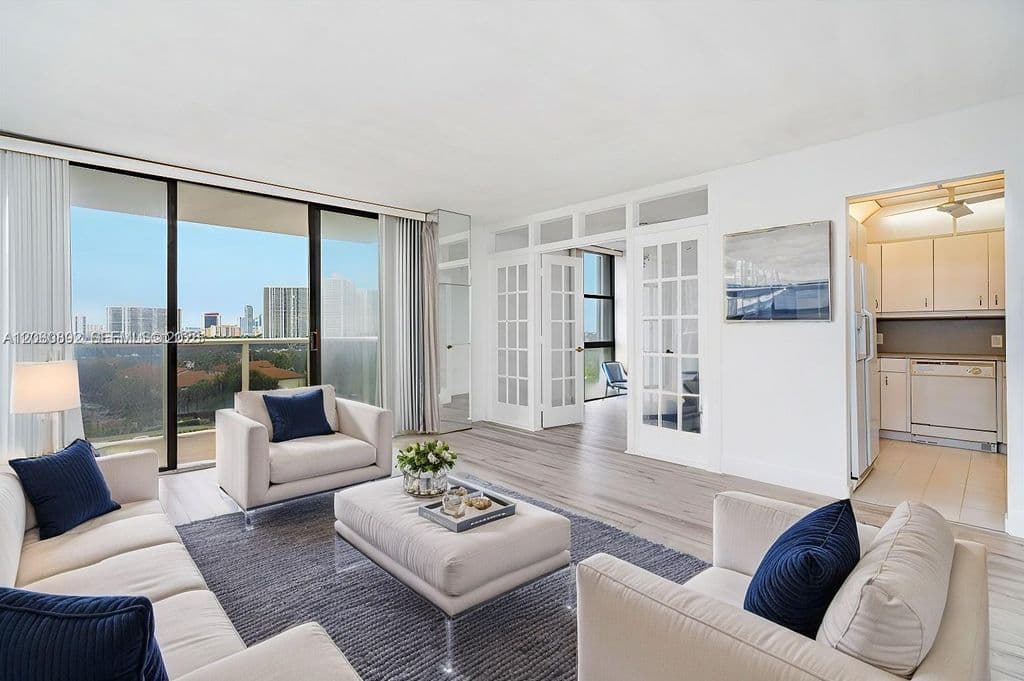 1+1 Condo — 3625 N Country Club Dr APT 901