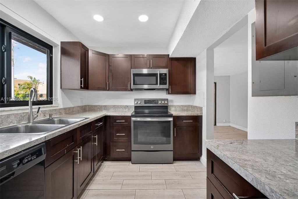 4-bedroom Property — 1451 NW 92nd Ave #191