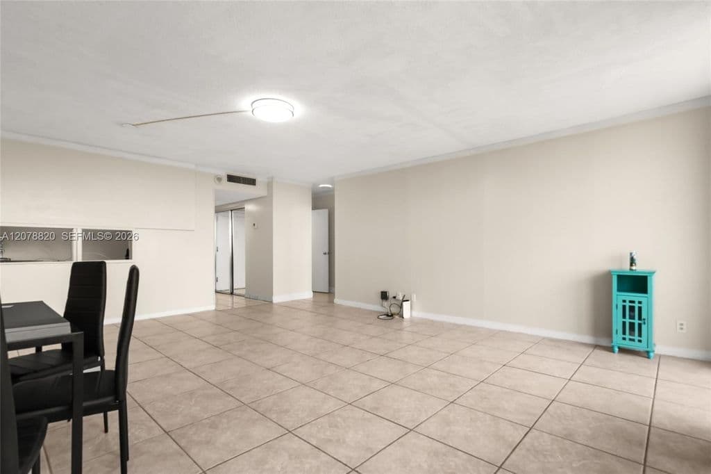 1+1 Condo — 2100 Sans Souci Blvd #A1010