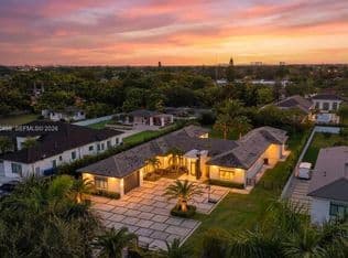 6+1 Müstakil ev — 10005 SW 66th St, Miami, 33173