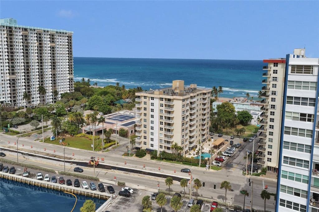 2+1 Condo — 1401 S Ocean Dr APT 302