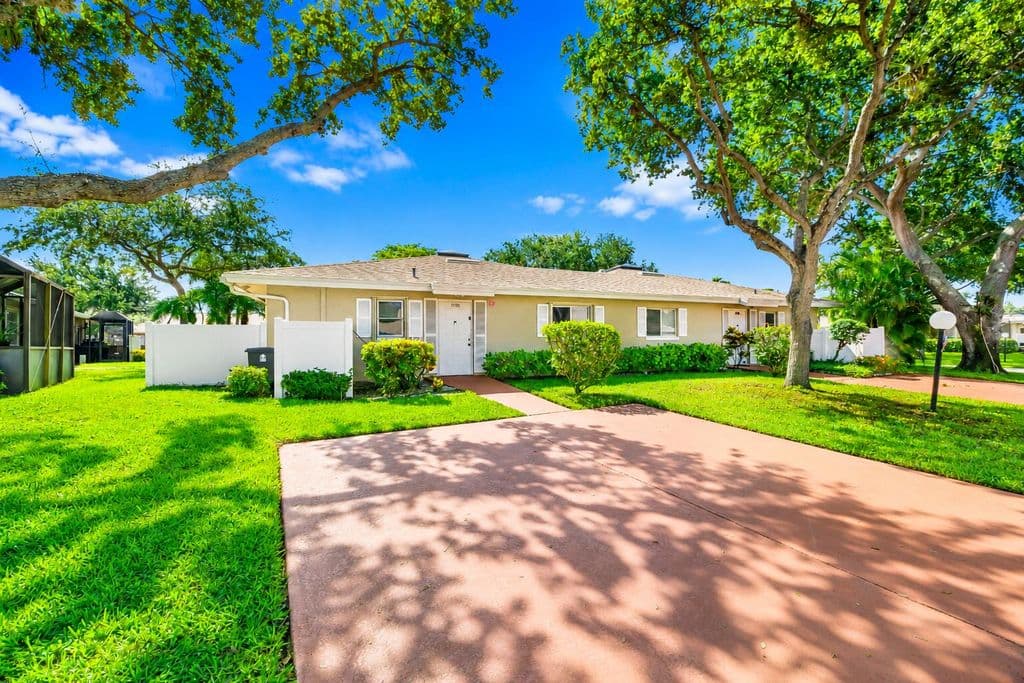 2-bedroom Condo — 18762 Candlewick Drive