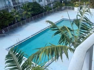 3-bedroom Condo — 488 NW 165th Street Rd APT B512, Miami, 33169