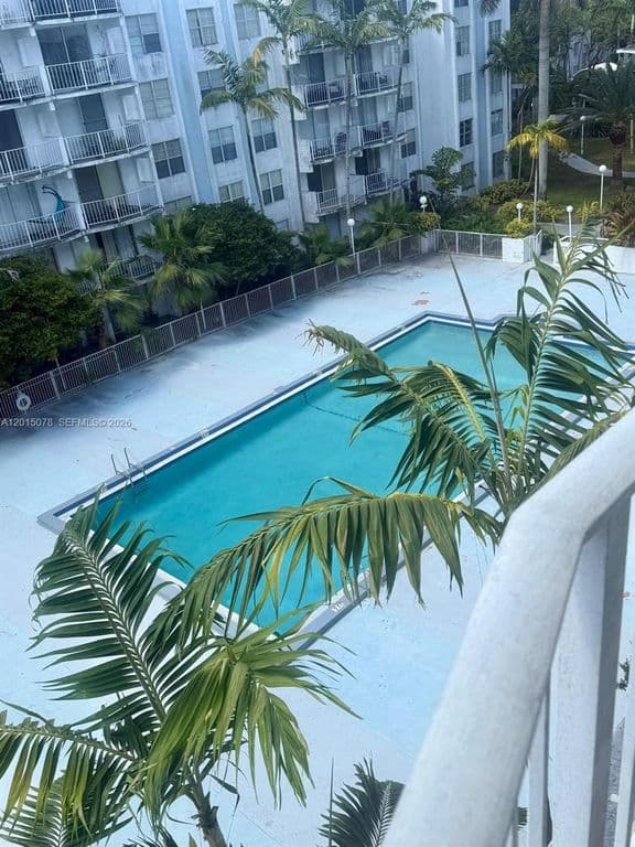 3-bedroom Condo — 488 NW 165th Street Rd APT B512
