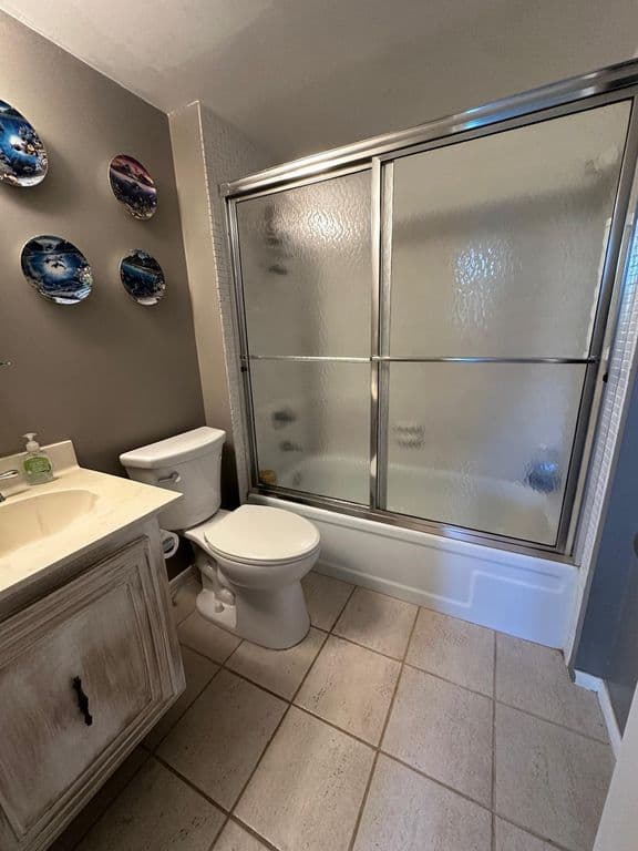 2-bedroom Condo — 115 Royal Pk Drive #2g